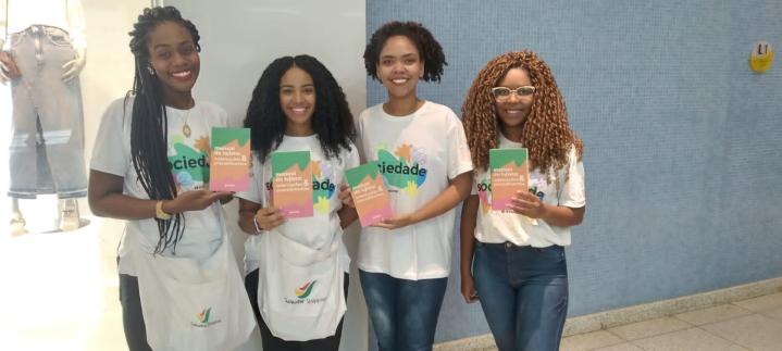 Jovens do Instituto fazem ação junto aos lojistas